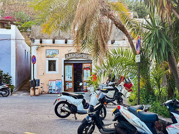 Salina Island, Sicily 2023 014